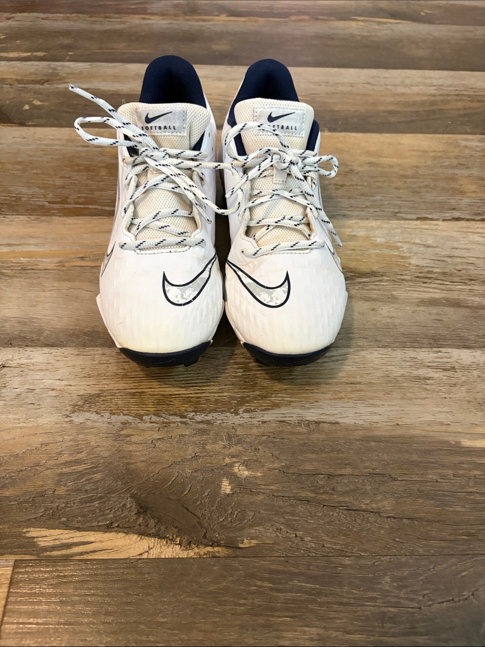 Nike Womens White and Navy Softball Cleats